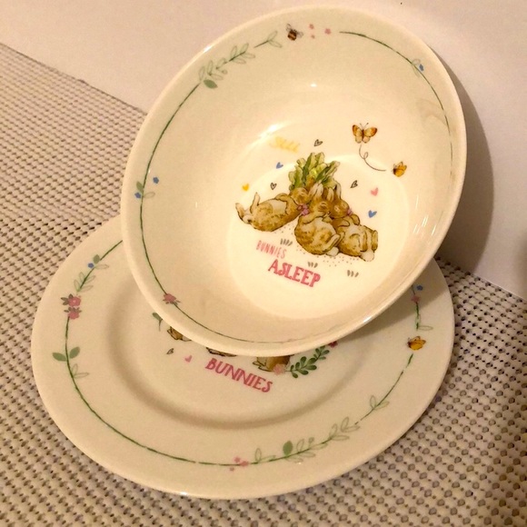 Peter Rabbit nursery set by Wedgwood. - Picture 3 of 8